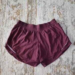 Lululemon Hotty Hot Low- rise Short 2.5"